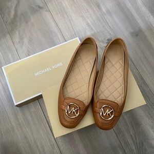 Michael Kors Lillie Moc Leather Flat in Luggage Color, Size 7M